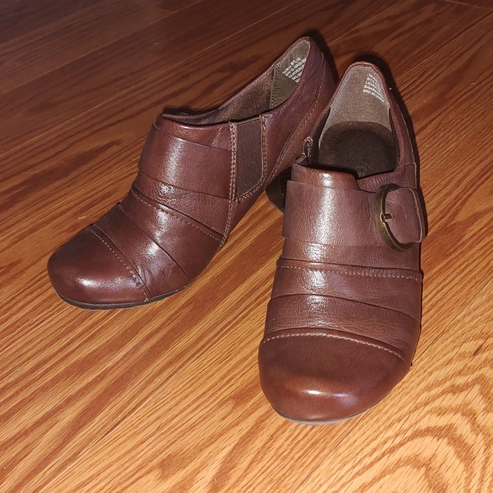 Bare Traps “Tasha"  brown Ankle Booties Size 6.5  EUC worn once
